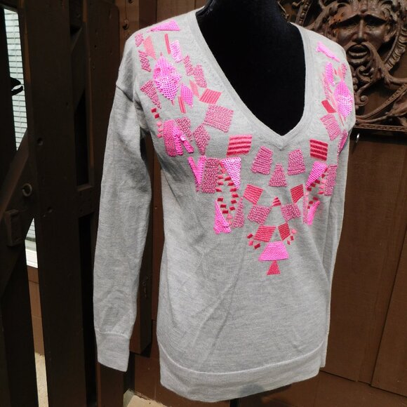 Trina Turk L Heather Gray V-Neck Sweater Beaded Embroidered Beautiful!! - Picture 2 of 4